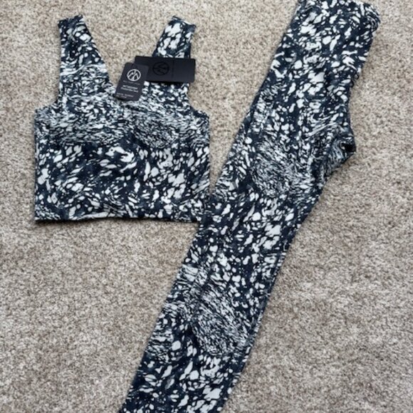 Move Theology Other - NWT Move Theology Activewear Matching Sports Bra Top & Leggings Size XS